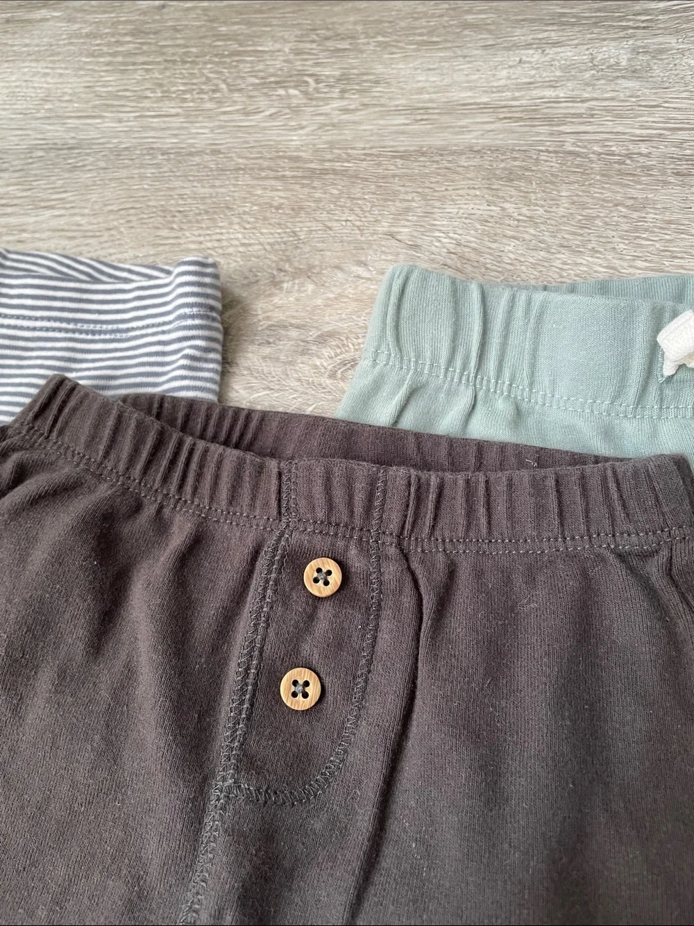 Carter’s 3 bottom bundle size 9 months